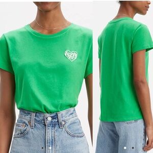 NWT Levi's Chest Heart Green Graphic Tee size S